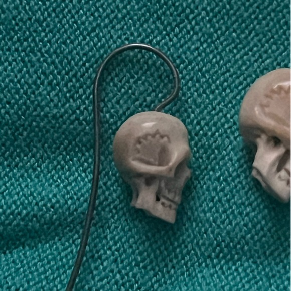 Rare bone carved skull earrings and pendant - Picture 8 of 13